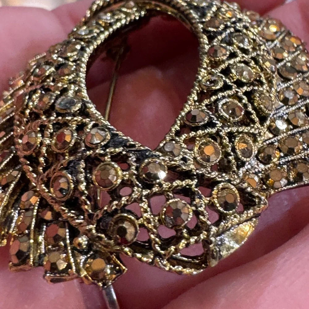 Hollycraft Vintage Gold Tone Amber Rhinestone Oval Wreath Brooch Pin Mid Century